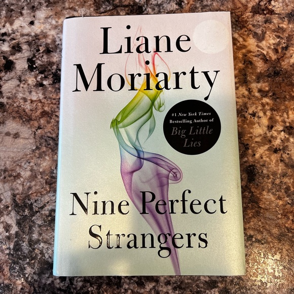 Book by Liane Moriarty Nine Perfect Strangers - Picture 1 of 3